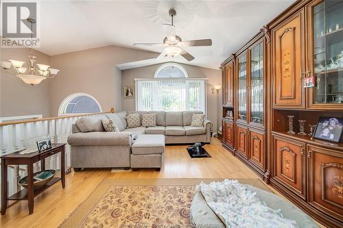 3068 Loebach Drive, Windsor, ON - Indoor Photo Showing Living Room