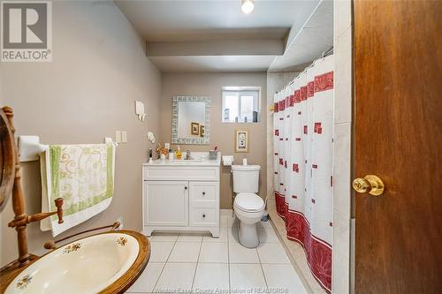 3068 Loebach Drive, Windsor, ON - Indoor Photo Showing Bathroom