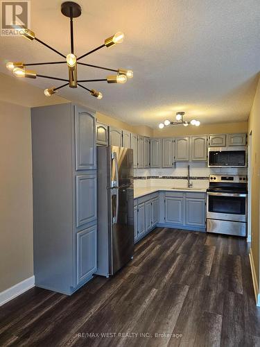 209 - 242 Oakdale Avenue, St. Catharines, ON - Indoor Photo Showing Kitchen