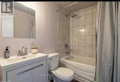 209 - 242 Oakdale Avenue, St. Catharines, ON - Indoor Photo Showing Bathroom