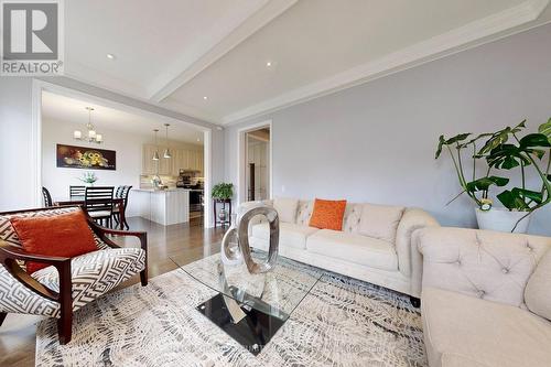 142 Mccann Crescent, Bradford West Gwillimbury, ON - Indoor Photo Showing Living Room