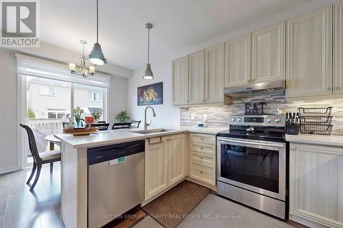 142 Mccann Crescent, Bradford West Gwillimbury, ON - Indoor Photo Showing Kitchen