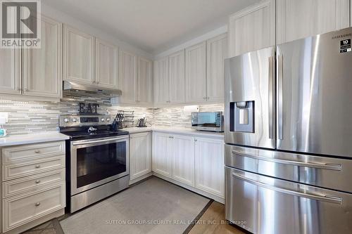 142 Mccann Crescent, Bradford West Gwillimbury, ON - Indoor Photo Showing Kitchen With Upgraded Kitchen