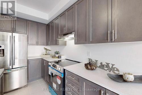 6 Brofarm Lane, Whitchurch-Stouffville, ON - Indoor Photo Showing Kitchen With Upgraded Kitchen