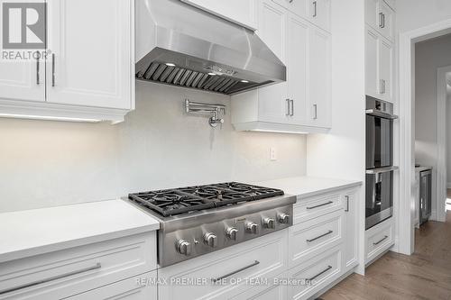 57 Sculpture Garden Lane, Vaughan, ON - Indoor Photo Showing Kitchen With Upgraded Kitchen
