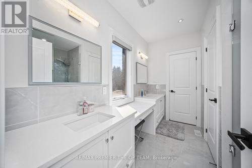 57 Sculpture Garden Lane, Vaughan, ON - Indoor Photo Showing Bathroom