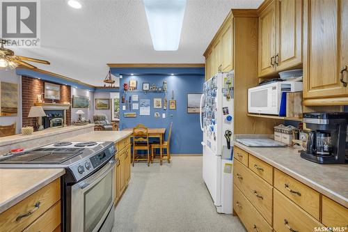 1209 Wiggins Avenue S, Saskatoon, SK - Indoor Photo Showing Kitchen