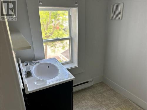 253-255 King Street, Moncton, NB - Indoor Photo Showing Bathroom