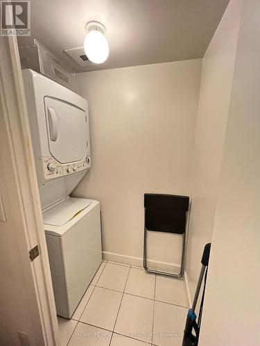 404 - 320 Richmond Street E, Toronto (Moss Park), ON - Indoor Photo Showing Laundry Room