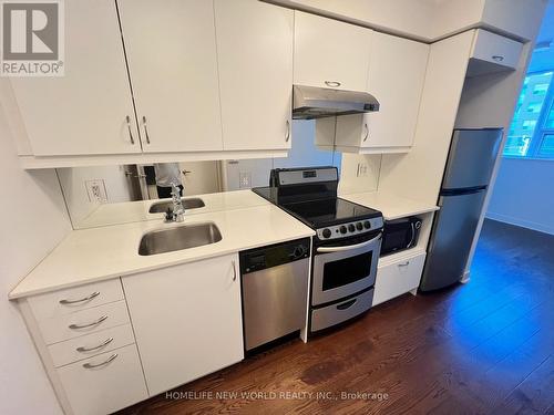 404 - 320 Richmond Street E, Toronto (Moss Park), ON - Indoor Photo Showing Kitchen With Stainless Steel Kitchen