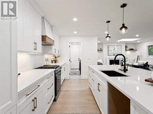 1211 Bainbridge Avenue North, Kingsville, ON - Indoor Photo Showing Kitchen With Upgraded Kitchen