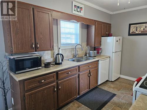 25 Grandview Crescent, Channel-Port Aux Basques, NL - Indoor Photo Showing Kitchen With Double Sink