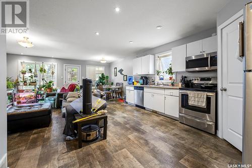 1004 Broder Street, Regina, SK - Indoor Photo Showing Kitchen