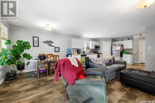 1004 Broder Street, Regina, SK - Indoor Photo Showing Living Room