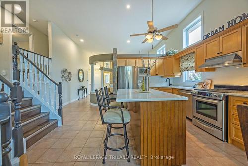 629 Longworth Road, London, ON - Indoor Photo Showing Kitchen With Upgraded Kitchen