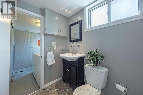 9 Stormont Drive, London, ON - Indoor Photo Showing Bathroom