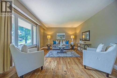9 Stormont Drive, London, ON - Indoor Photo Showing Living Room