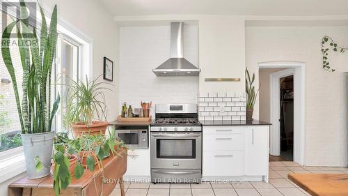 81 Albion Street, London, ON - Indoor Photo Showing Kitchen