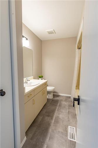 232 Windsor Street, Welland, ON - Indoor Photo Showing Bathroom