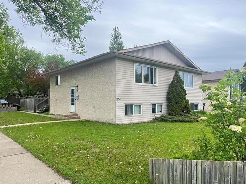 35 Fife Close, Brandon, MB - Outdoor