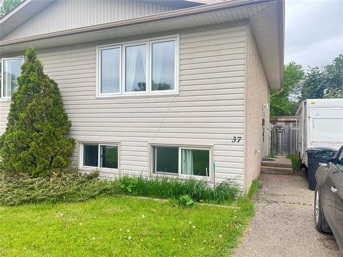 37 Fife Close, Brandon, MB - Outdoor