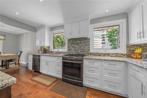 58 Graystone Drive, Hamilton, ON - Indoor Photo Showing Kitchen With Upgraded Kitchen