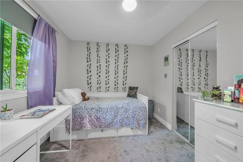 58 Graystone Drive, Hamilton, ON - Indoor Photo Showing Bedroom