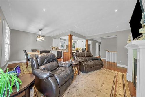 58 Graystone Drive, Hamilton, ON - Indoor Photo Showing Living Room