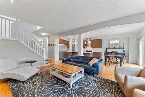 55 Lyonsgate Cove, Winnipeg, MB - Indoor Photo Showing Living Room