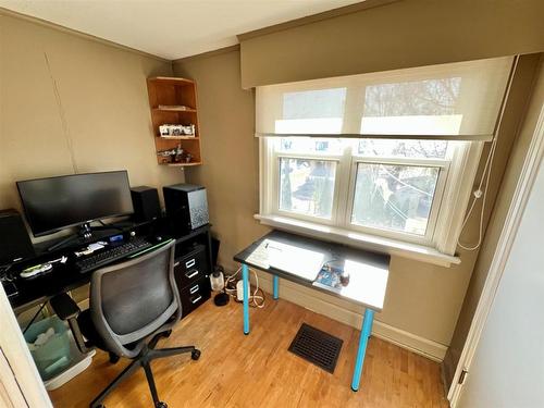 209 Winnipeg Avenue, Thunder Bay, ON - Indoor Photo Showing Other Room