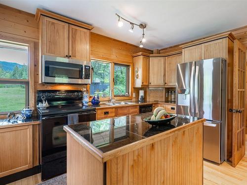 1075 Six Mile Creek Road, Vernon, BC - Indoor Photo Showing Kitchen With Double Sink