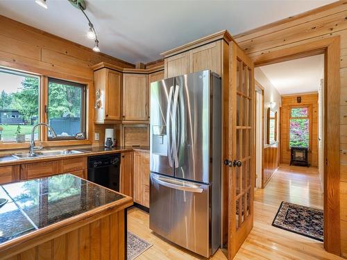 1075 Six Mile Creek Road, Vernon, BC - Indoor Photo Showing Kitchen With Double Sink