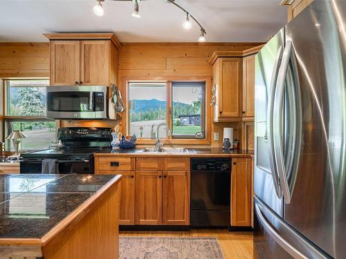 1075 Six Mile Creek Road, Vernon, BC - Indoor Photo Showing Kitchen With Double Sink