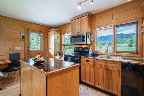 1075 Six Mile Creek Road, Vernon, BC - Indoor Photo Showing Kitchen With Double Sink