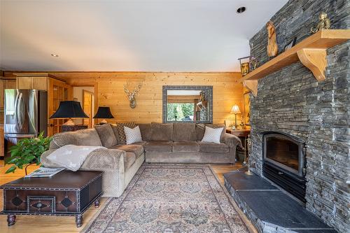 1075 Six Mile Creek Road, Vernon, BC - Indoor Photo Showing Living Room With Fireplace