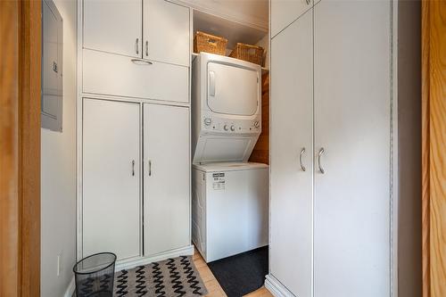 1075 Six Mile Creek Road, Vernon, BC - Indoor Photo Showing Laundry Room