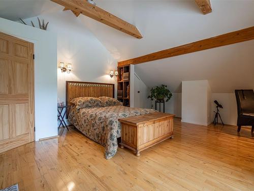 1075 Six Mile Creek Road, Vernon, BC - Indoor Photo Showing Bedroom