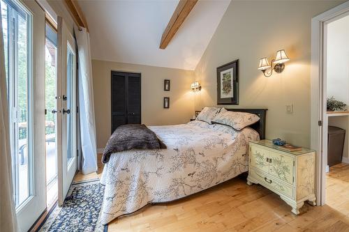 1075 Six Mile Creek Road, Vernon, BC - Indoor Photo Showing Bedroom