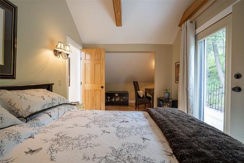 1075 Six Mile Creek Road, Vernon, BC - Indoor Photo Showing Bedroom