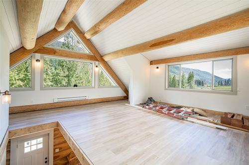 1075 Six Mile Creek Road, Vernon, BC - Indoor Photo Showing Kitchen