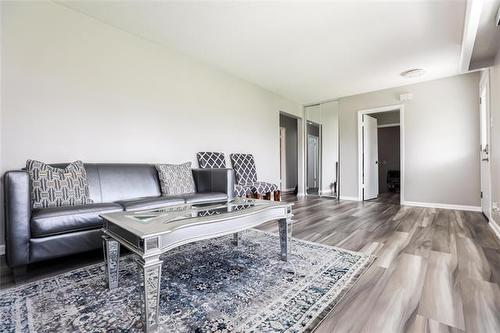 22 Royal Cr, Winnipeg, MB 