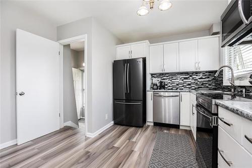 22 Royal Cr, Winnipeg, MB 