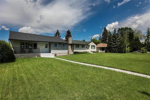 22 Royal Cr, Winnipeg, MB 