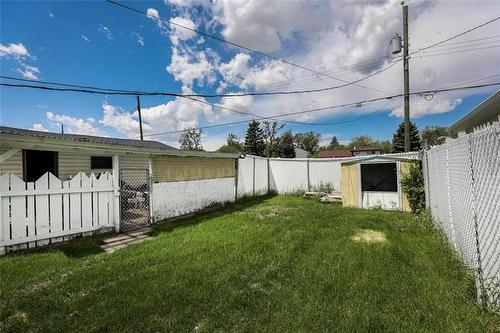 22 Royal Cr, Winnipeg, MB 