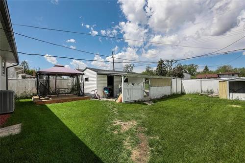 22 Royal Cr, Winnipeg, MB 