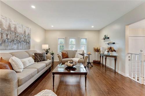 19 Aterno Drive, Hamilton, ON - Indoor Photo Showing Living Room