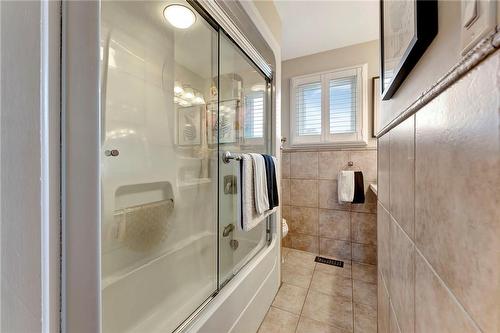 19 Aterno Drive, Hamilton, ON - Indoor Photo Showing Bathroom