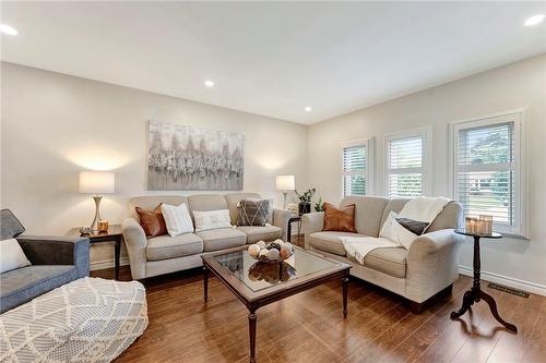 19 Aterno Drive, Hamilton, ON - Indoor Photo Showing Living Room