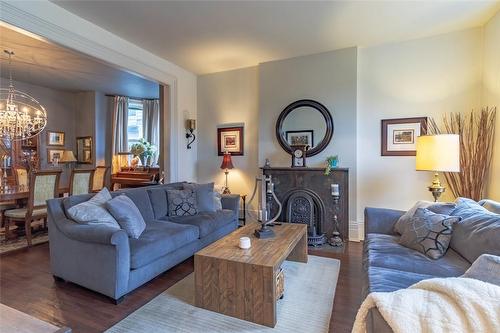 113 Dufferin Avenue, Brantford, ON - Indoor Photo Showing Living Room