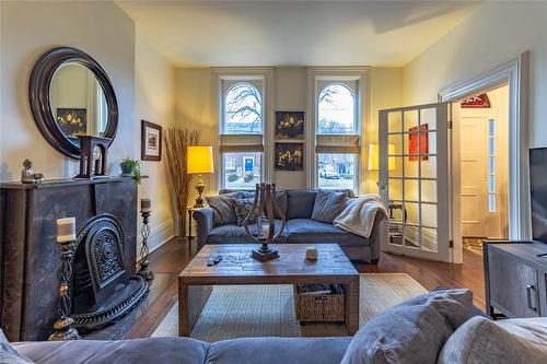 113 Dufferin Avenue, Brantford, ON - Indoor Photo Showing Living Room